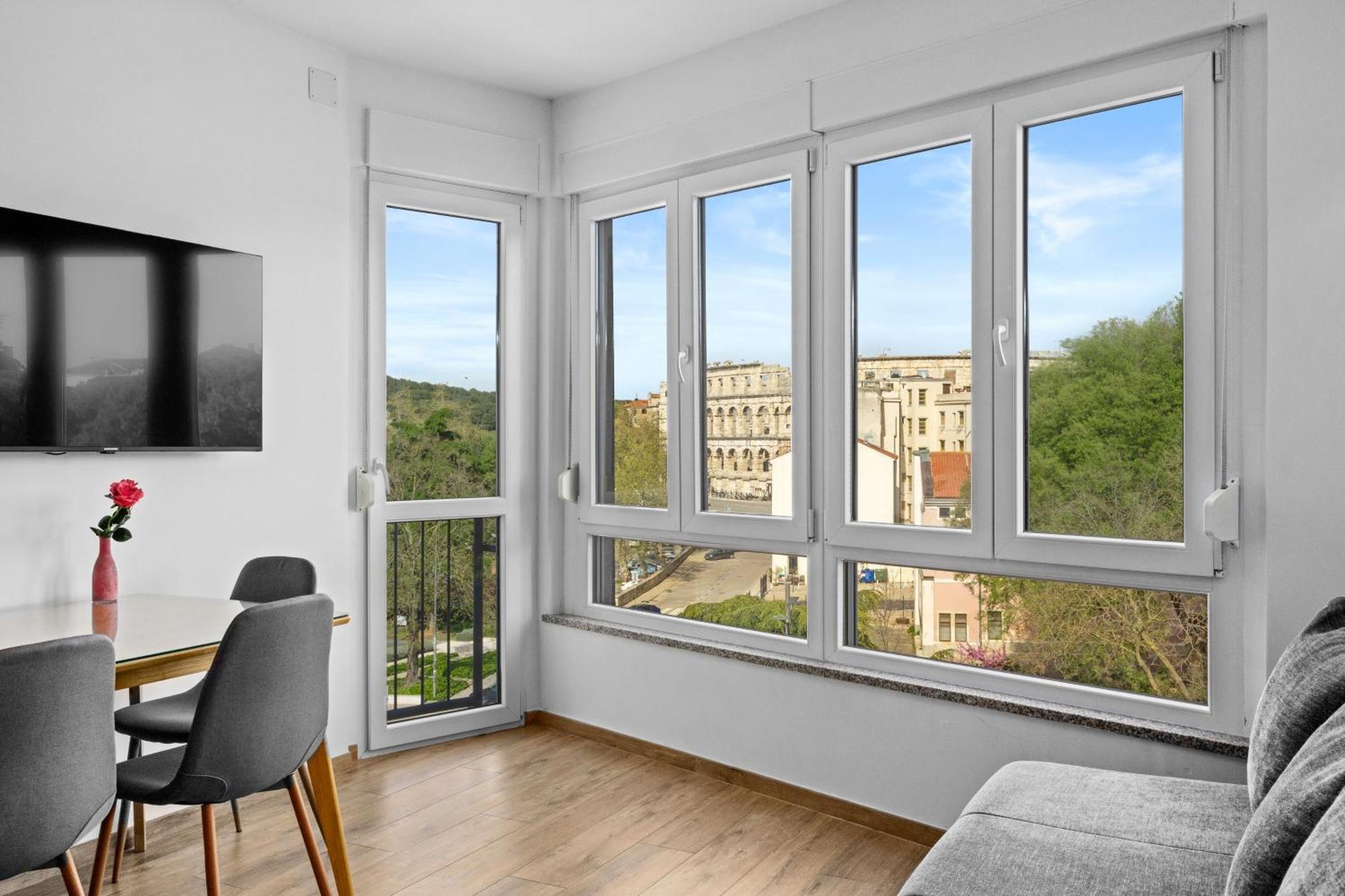 Sylvia Center Apartment プーラ エクステリア 写真